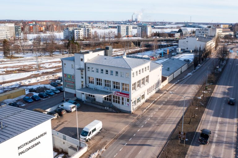 Drone kuva Random Bikesin toimipisteestä